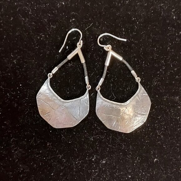 SILPADA 3140 "Badge of Beauty" Earrings Sterling silver EUC - Picture 3 of 3